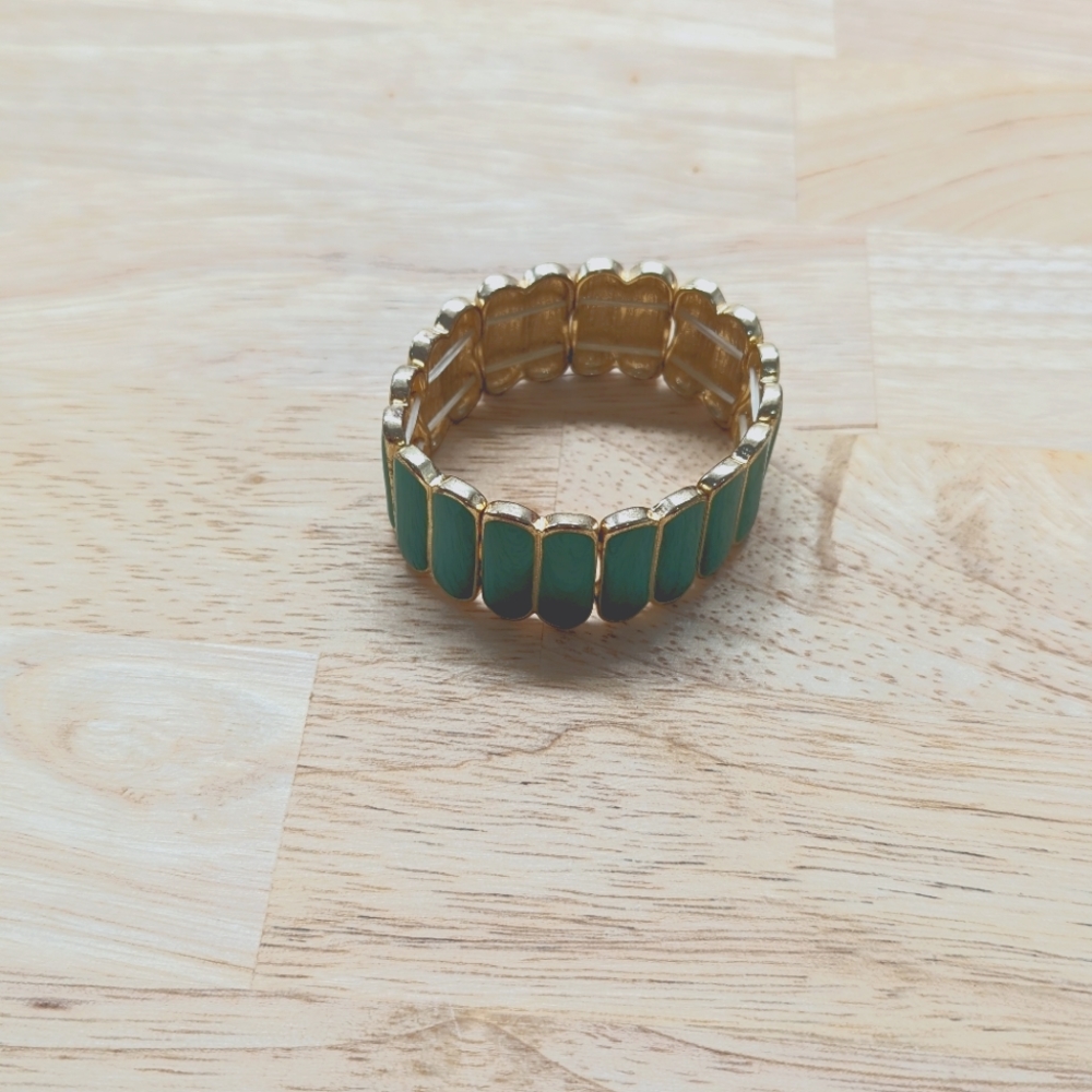 Green elastic bracelet